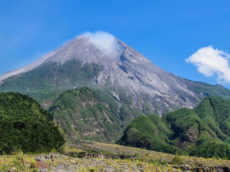 15 Active Volcanoes Worth Visiting Around the World | Far & Wide