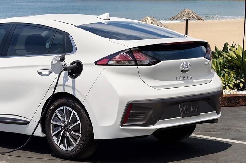 These Are the Most FuelEfficient Hybrid and Electric Cars Big Edition
