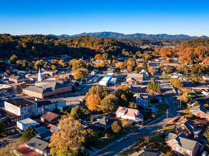 America's 50 Best Small Towns In The Mountains | Far & Wide